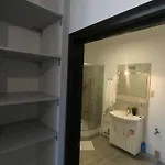 затишна неподалік від моря та центру