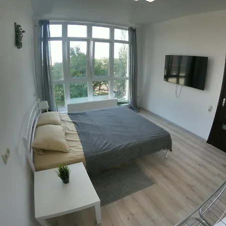 затишна неподалік від моря та центру *