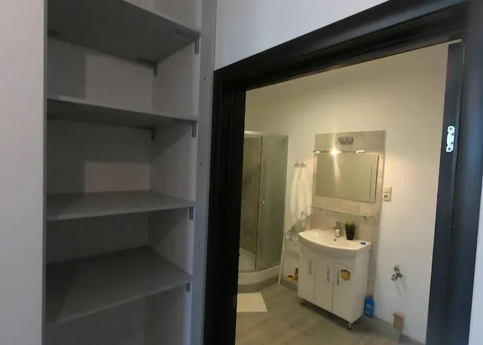 затишна неподалік від моря та центру