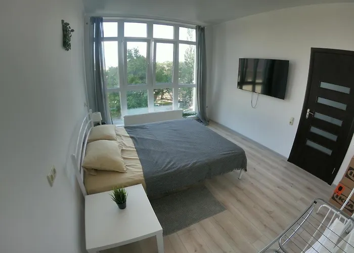 затишна неподалік від моря та центру *